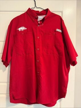 Columbia Men's Razorback Short Sleeve Button-Up Shirt in Red